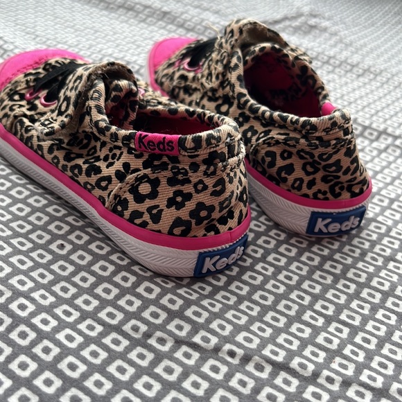 Keds adorable hot pink and Cheetah sneakers - Picture 4 of 4